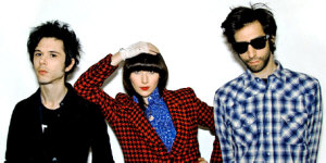  Hire Yeah, Yeah, Yeahs - book Yeah, Yeah Yeahs for an event! 